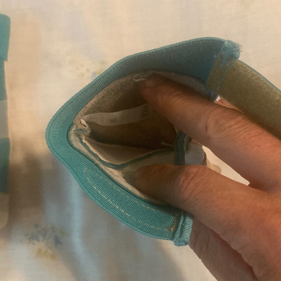 Women's Gloves - Picture 14 of 17